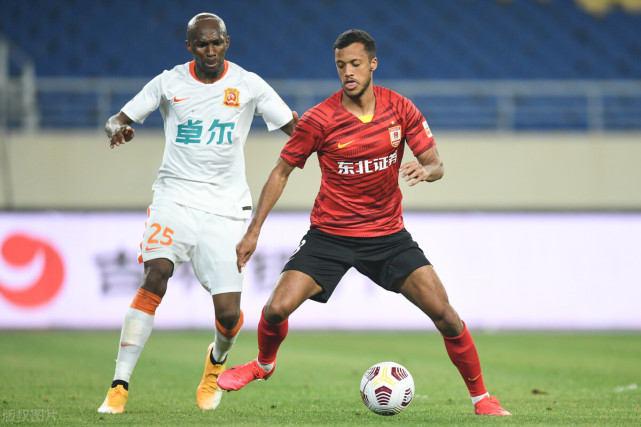 韩国球队外援表现出色获得球迷支持 韩国球队外援表现出色获得球迷支持