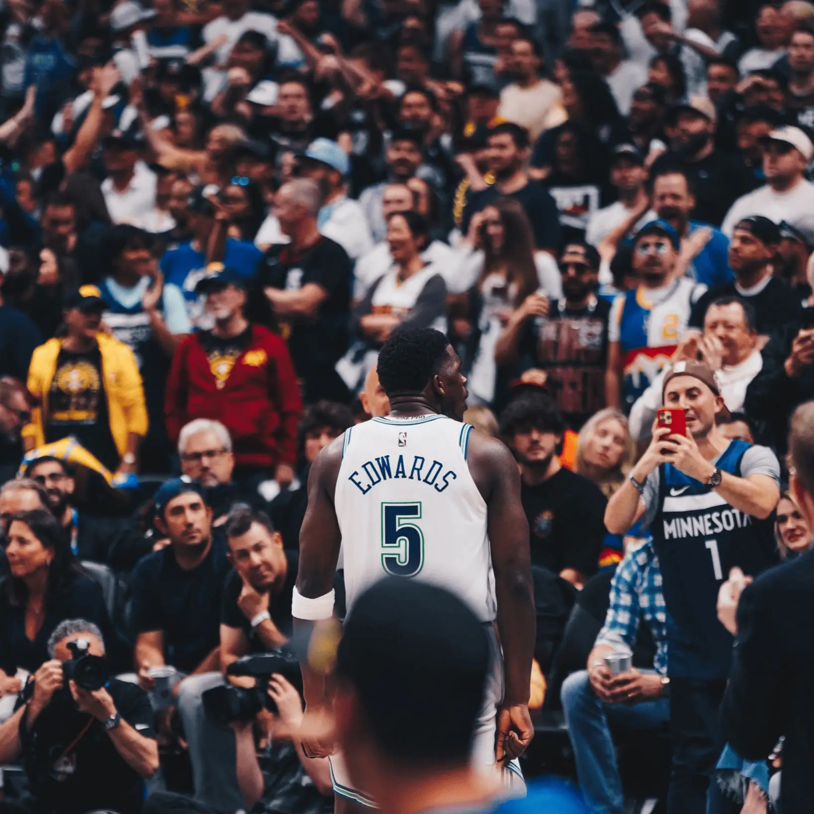 独行侠队员在比赛中决心卫冕，全队士气高涨的简单介绍