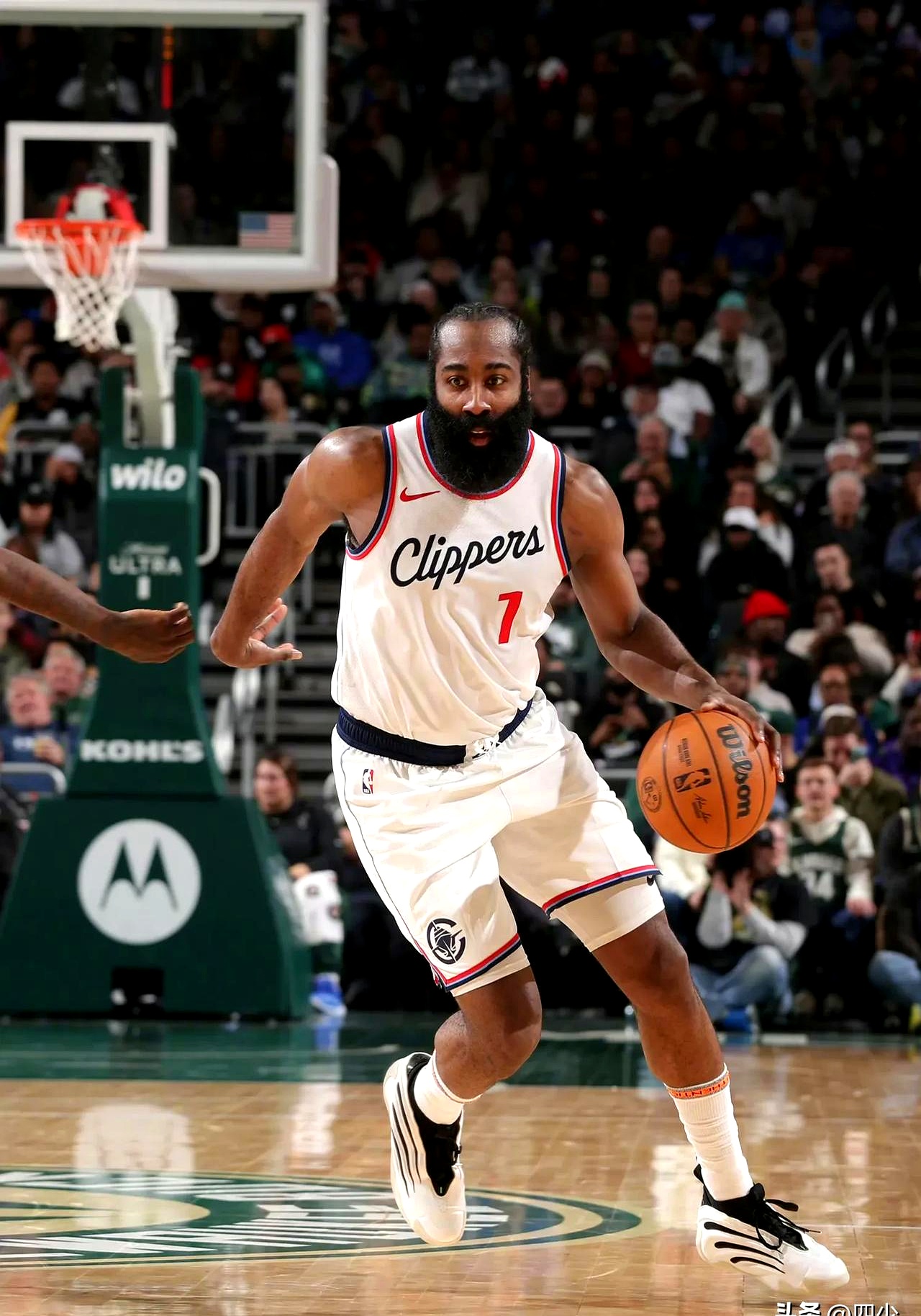 快船惊险战胜开拓者,取得五连胜 快船惊险战胜开拓者,取得五连胜