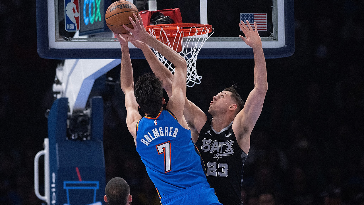 马刺客场战胜雷霆,继续稳定表现 马刺客场战胜雷霆,继续稳定表现