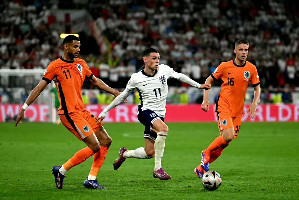 英格兰队成功逆转比分,击败对手 英格兰队成功逆转比分,击败对手