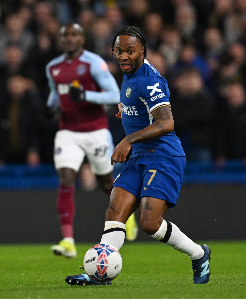 包含切尔西客场战平维拉，战绩不断攀升的词条